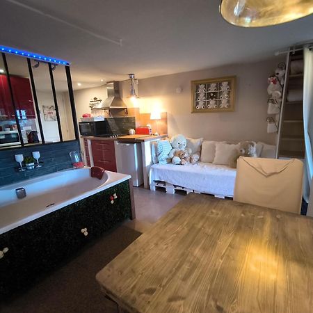Love-Room Discret 40 M2 Bormes Les Mimosas Village Avec Terrasse Exteriör bild