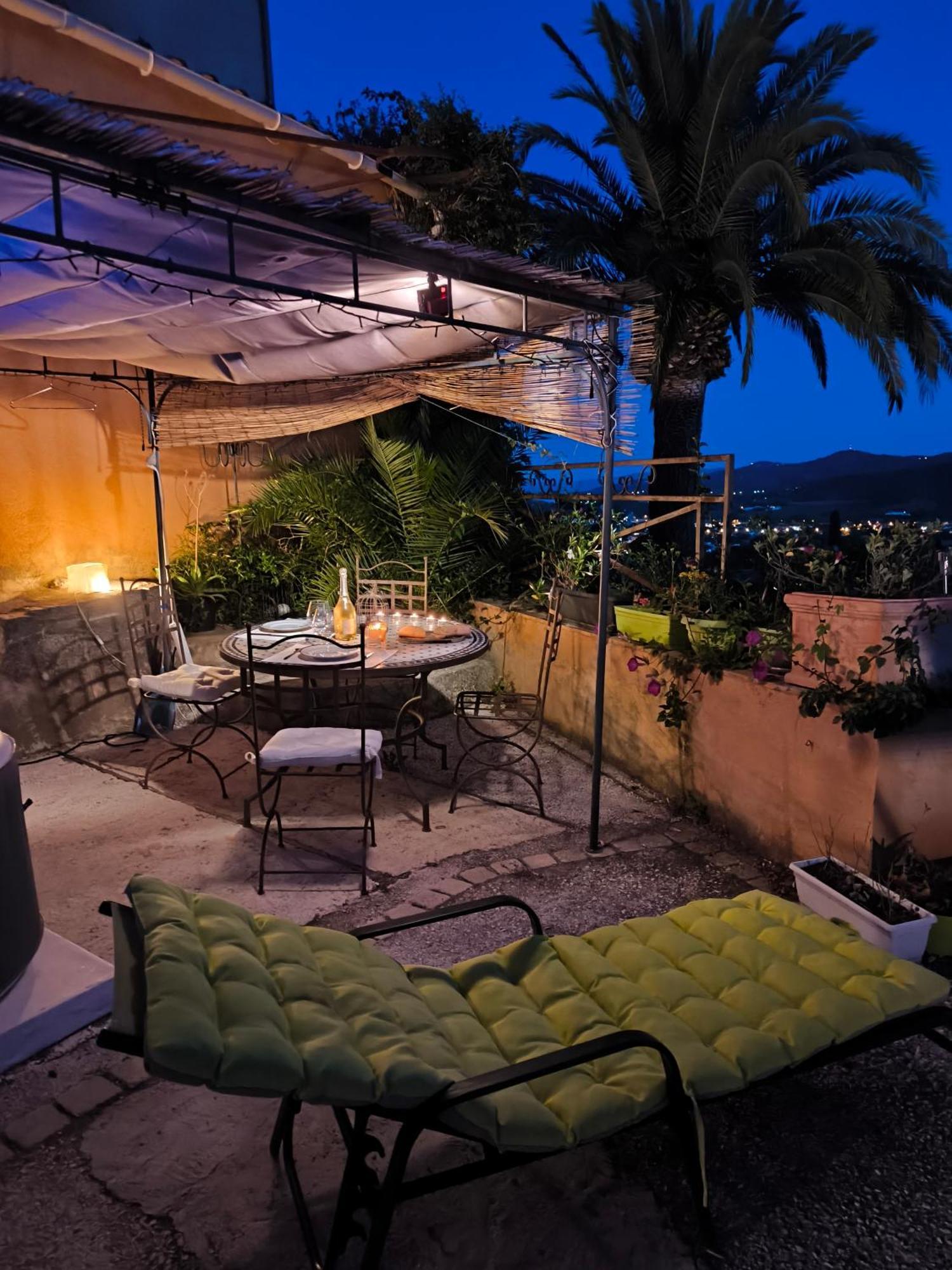 Love-Room Discret 40 M2 Bormes Les Mimosas Village Avec Terrasse Exteriör bild