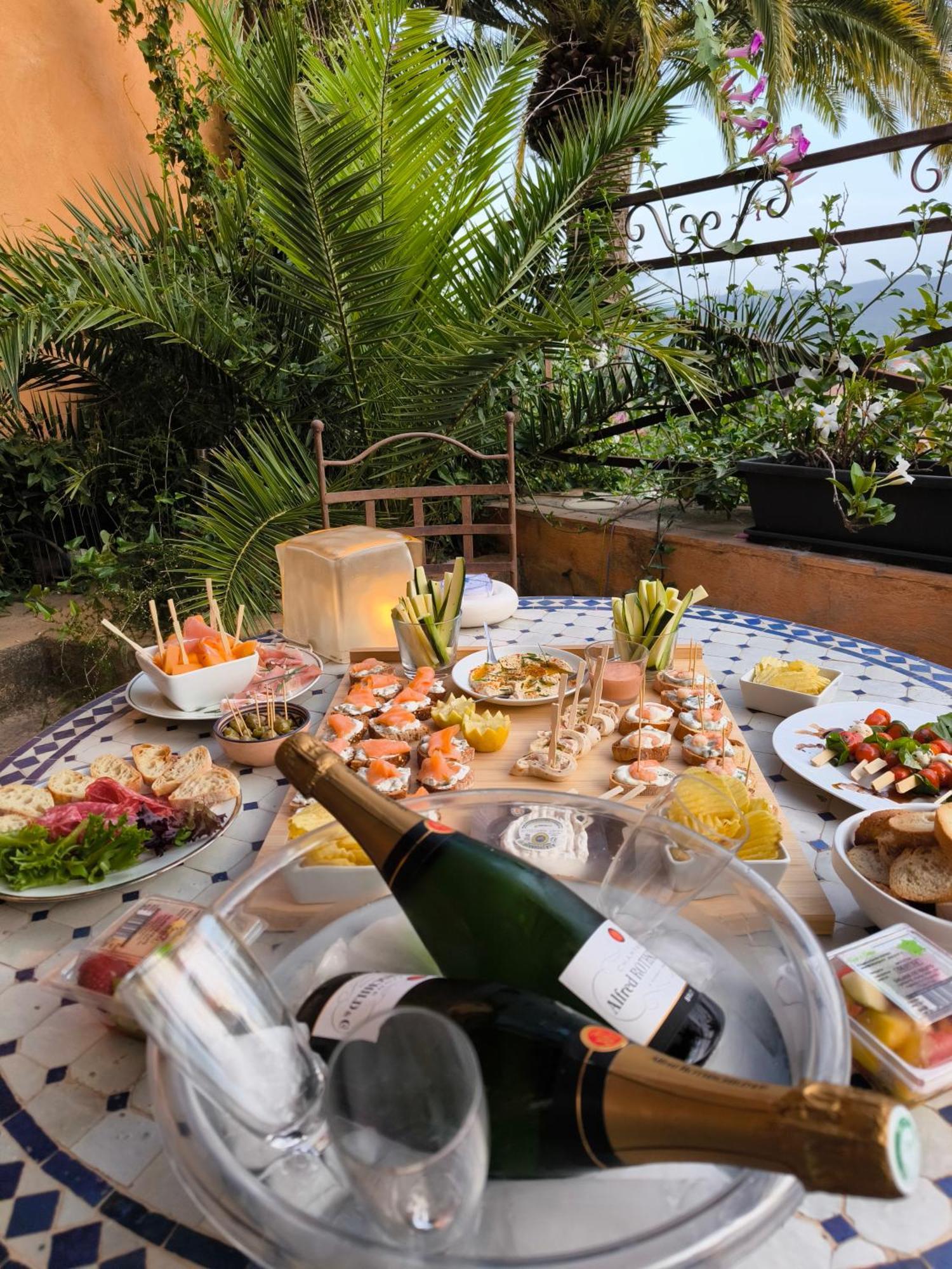 Love-Room Discret 40 M2 Bormes Les Mimosas Village Avec Terrasse Exteriör bild