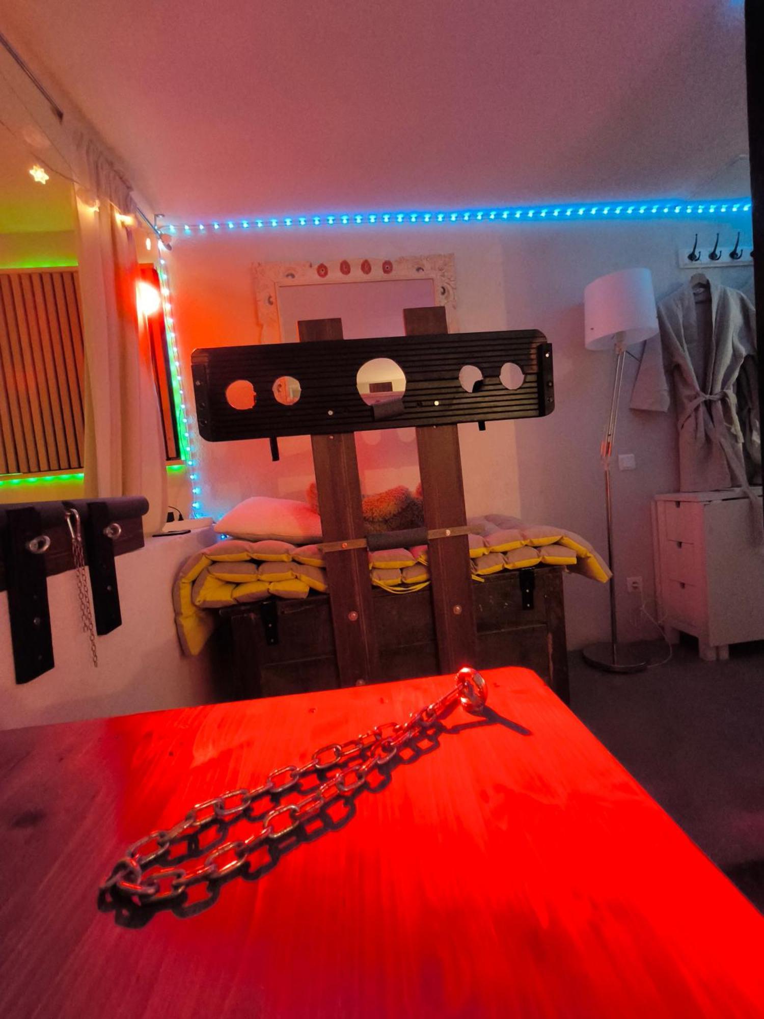 Love-Room Discret 40 M2 Bormes Les Mimosas Village Avec Terrasse Exteriör bild