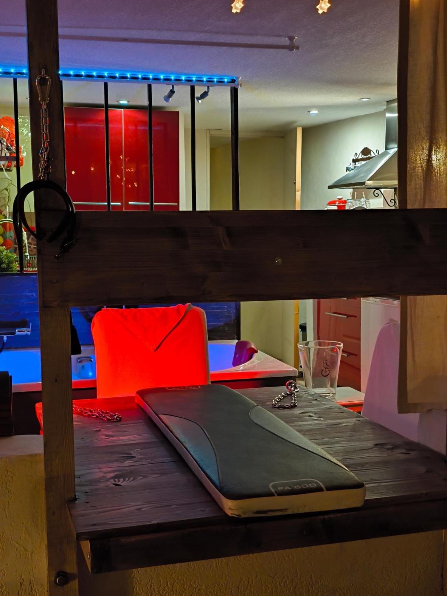 Love-Room Discret 40 M2 Bormes Les Mimosas Village Avec Terrasse Exteriör bild