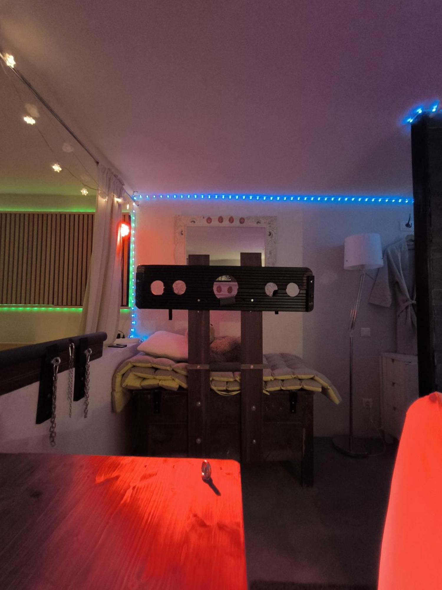 Love-Room Discret 40 M2 Bormes Les Mimosas Village Avec Terrasse Exteriör bild
