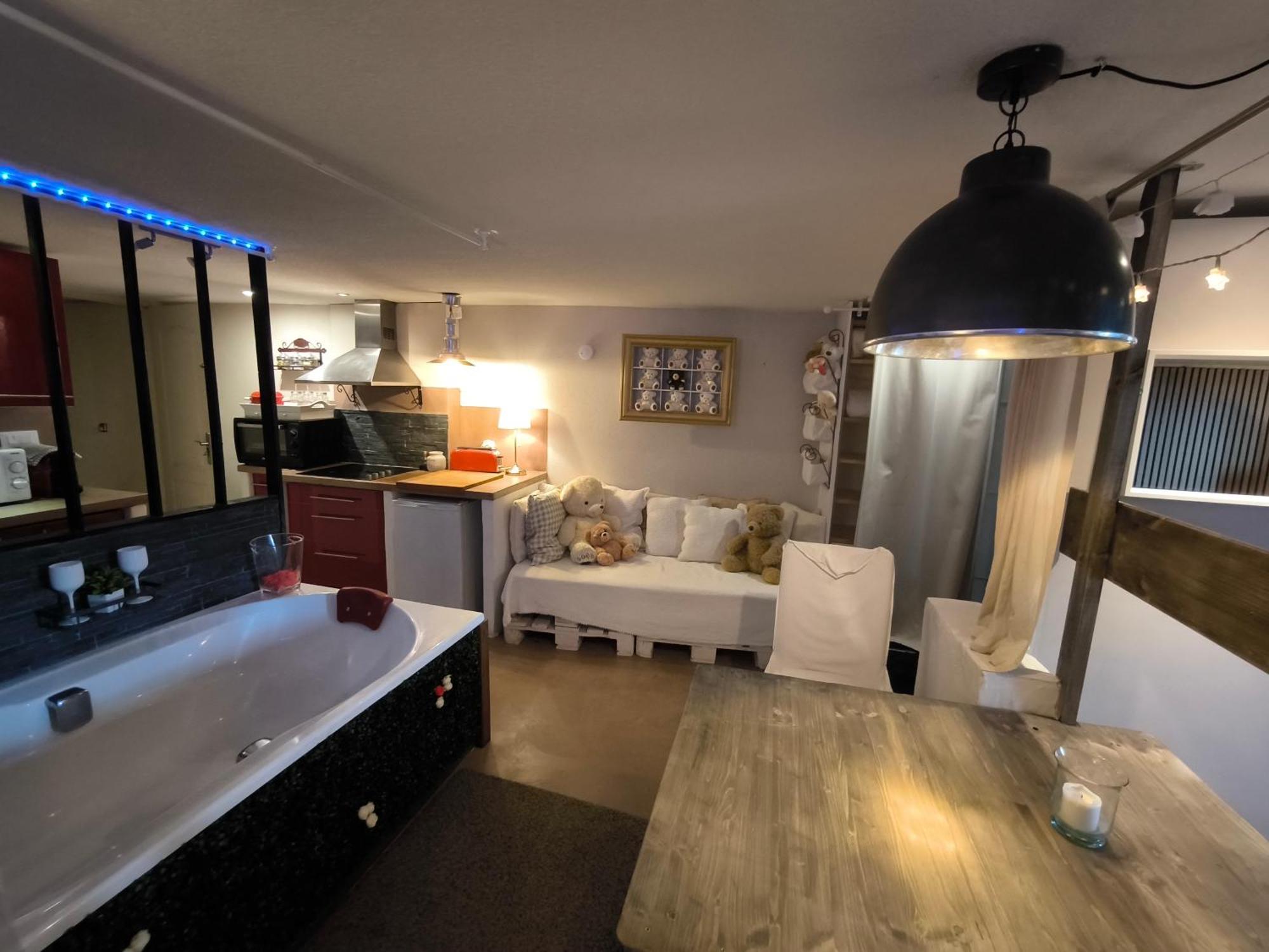 Love-Room Discret 40 M2 Bormes Les Mimosas Village Avec Terrasse Exteriör bild