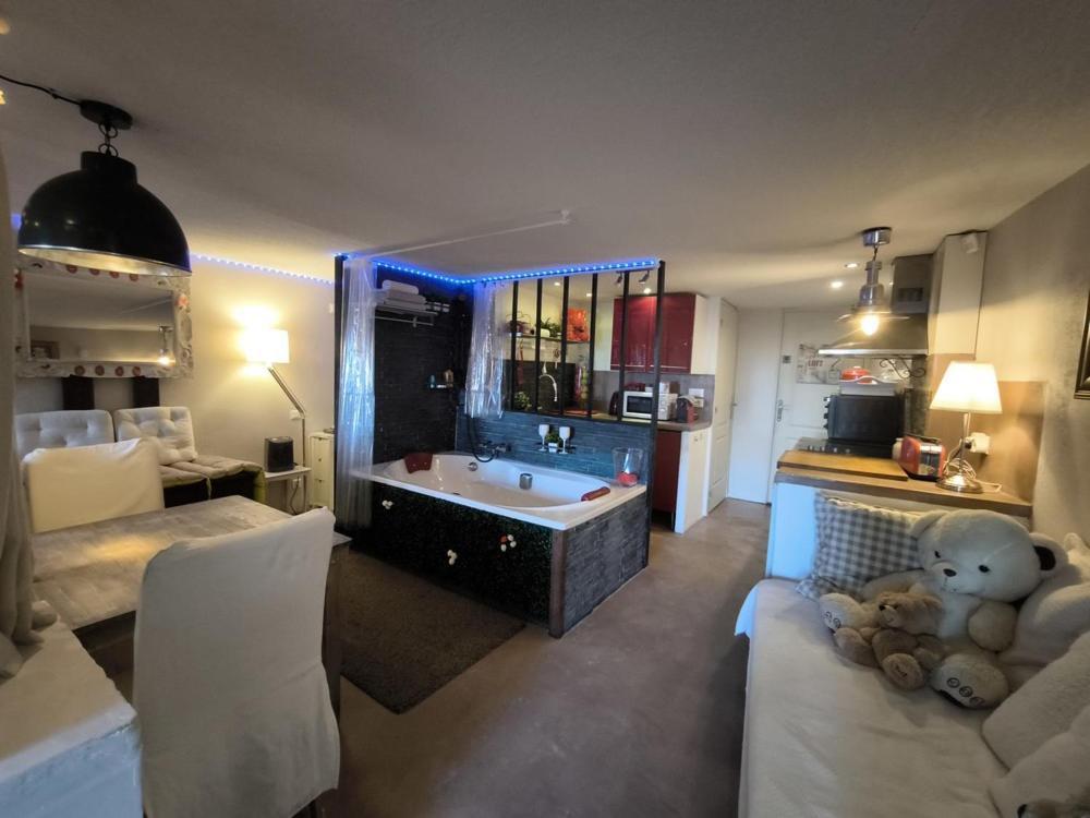 Love-Room Discret 40 M2 Bormes Les Mimosas Village Avec Terrasse Exteriör bild