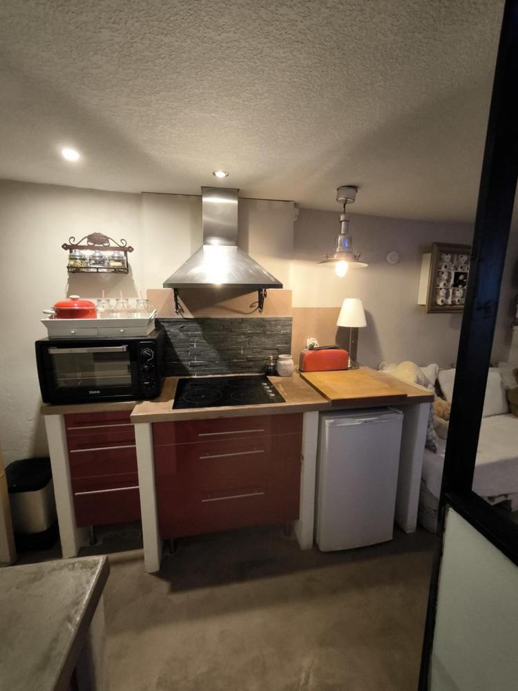 Love-Room Discret 40 M2 Bormes Les Mimosas Village Avec Terrasse Exteriör bild